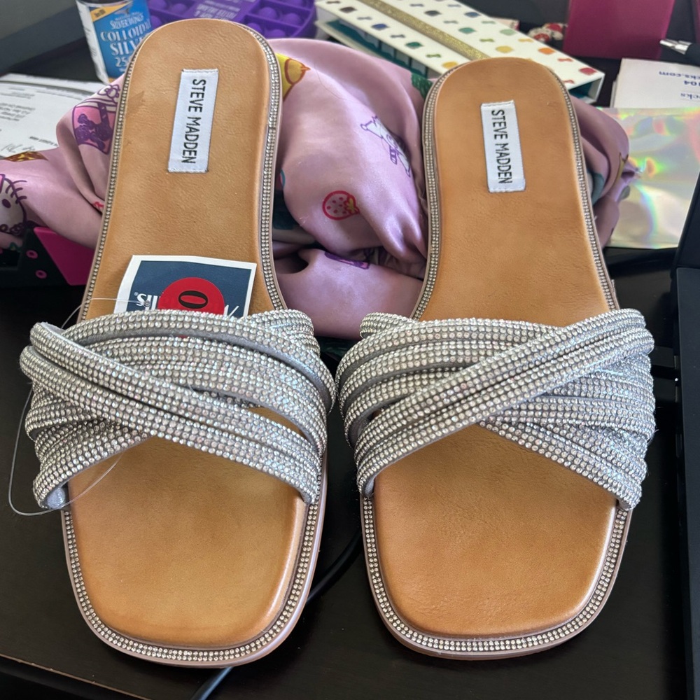 NWT STEVE MADDEN Vanilly Crystal
Diamond Rhinestone Slide Sandals - Picture 3 of 5